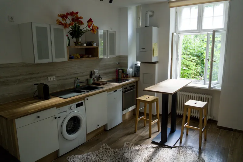 BerufstätigeNachmieter/in für hochwertige, voll möblierte 47 m² Wohnung in Berlin-Schöneberg gesucht — photo 1
